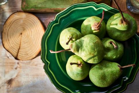 pears in a bowl